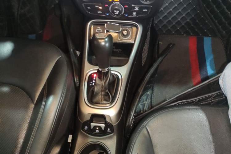 Used Jeep Compass 2017 200T Automatic Family Edition Gear Lever
