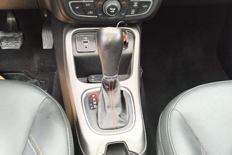 Used Jeep Compass 2017 200T Automatic Family Edition Gear Lever