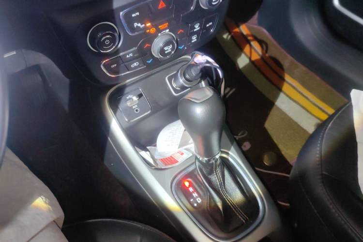 Used Jeep Compass 2017 200T Automatic Family Edition Gear Lever