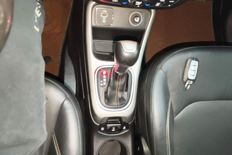 Used Jeep Compass 2017 200T Automatic Family Edition Gear Lever