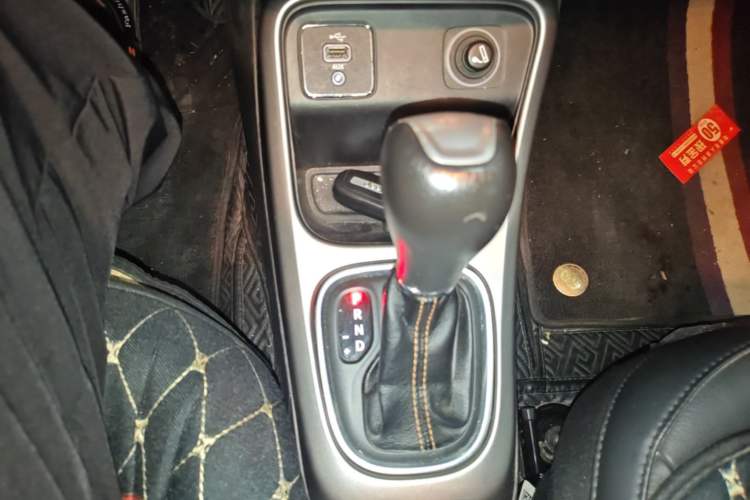 Used Jeep Compass 2017 200T Automatic Family Edition Gear Lever