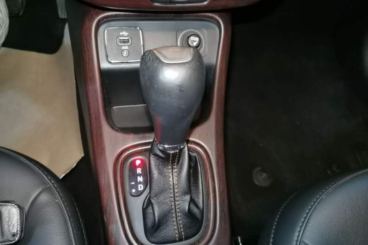 Used Jeep Compass 2017 200T Automatic Family Edition Gear Lever