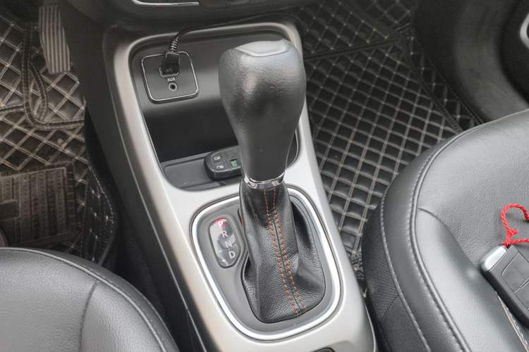 Used Jeep Compass 2017 200T Automatic Family Edition Gear Lever