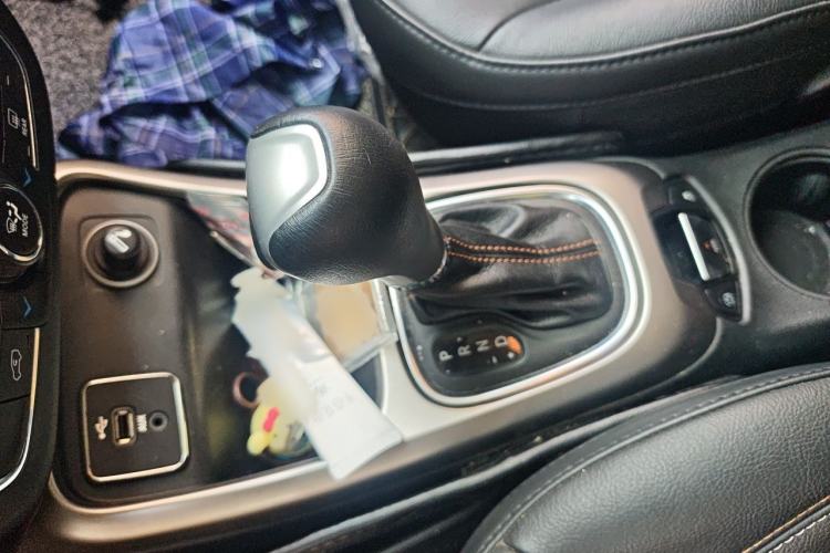 Used Jeep Compass 2017 200T Automatic Family Edition Gear Lever