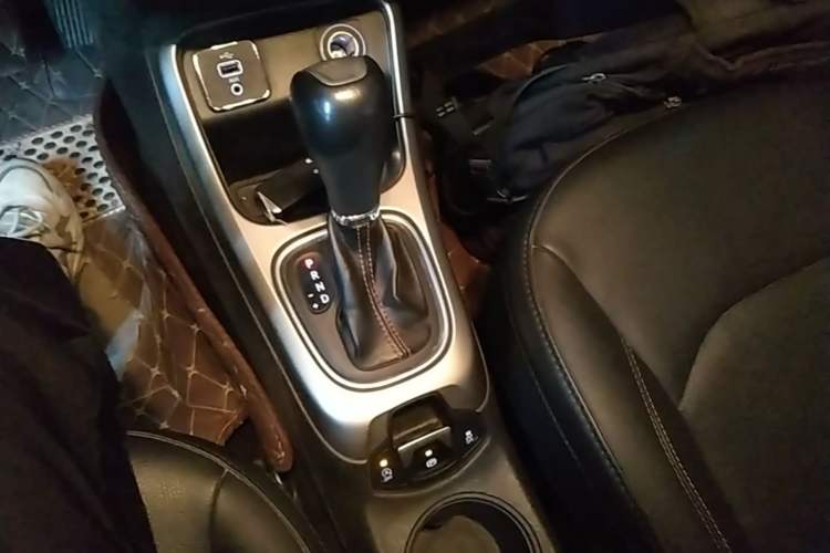 Used Jeep Compass 2017 200T Automatic Family Edition Gear Lever