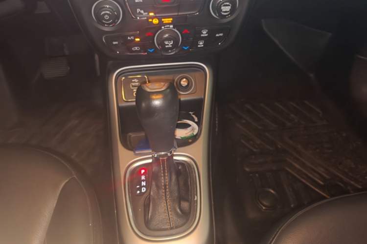 Used Jeep Compass 2017 200T Automatic Family Edition Gear Lever