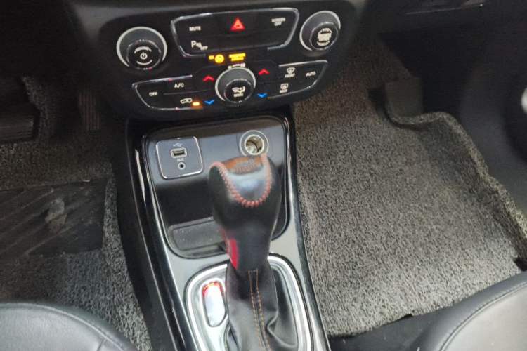 Used Jeep Compass 2017 200T Automatic Prestige Edition Gear Lever