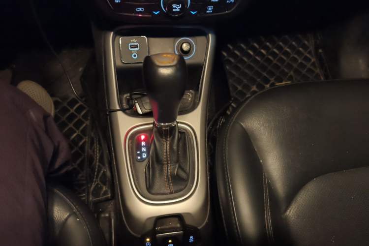 Used Jeep Compass 2017 200T Automatic Family Edition Gear Lever
