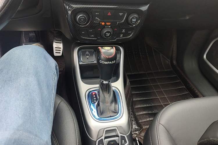 Used Jeep Compass 2017 200T Automatic Family Edition Gear Lever