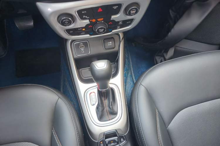Used Jeep Compass 2017 200T Automatic Family Edition Gear Lever