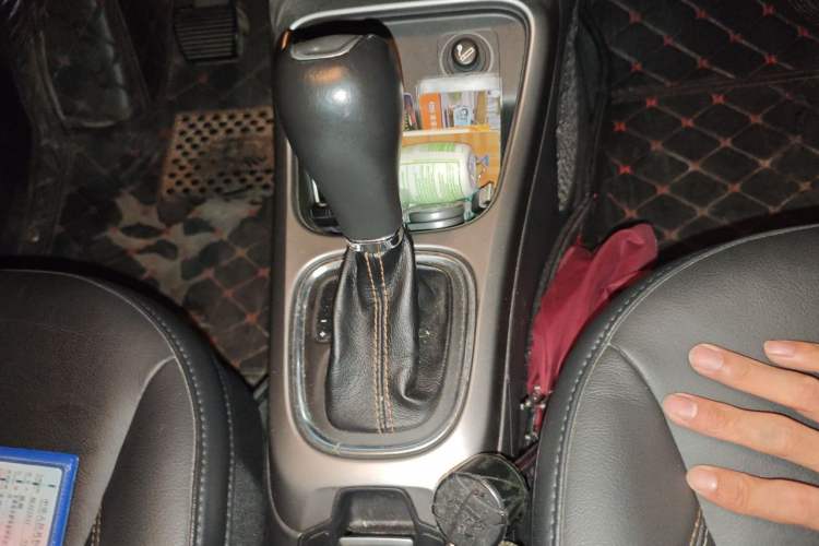 Used Jeep Compass 2017 200T Automatic Family Edition Gear Lever
