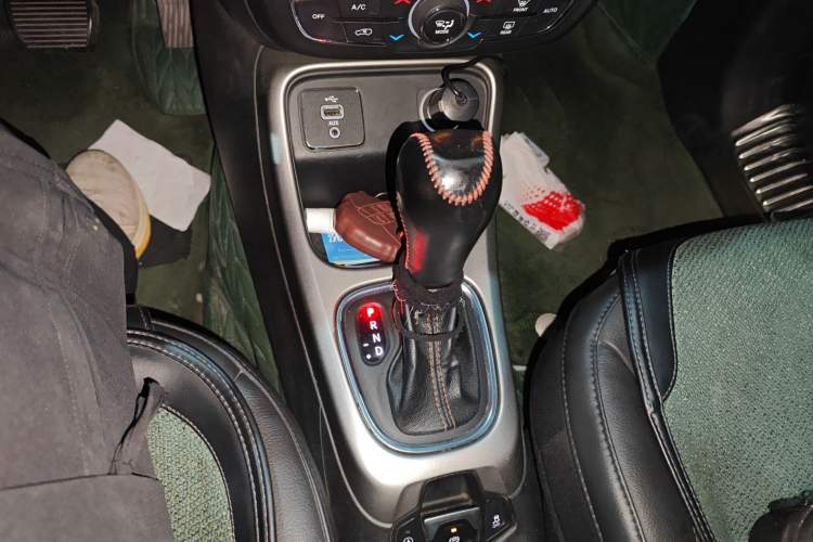 Used Jeep Compass 2017 200T Automatic Family Edition Gear Lever