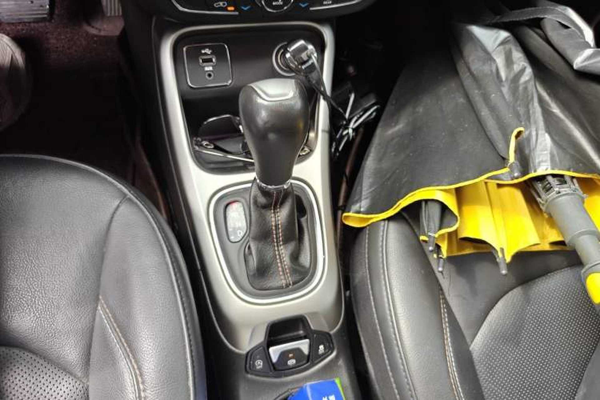 Used Jeep Compass 2017 200T Automatic Family Edition Gear Lever