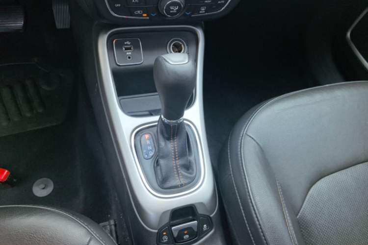 Used Jeep Compass 2017 200T Automatic Family Edition Gear Lever
