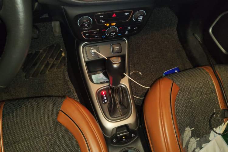Used Jeep Compass 2017 200T Automatic Family Edition Gear Lever