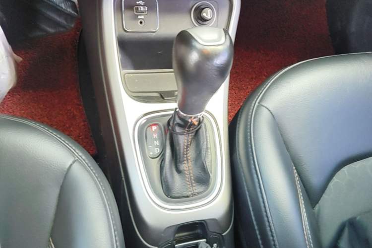 Used Jeep Compass 2017 200T Automatic Comfort Edition Gear Lever