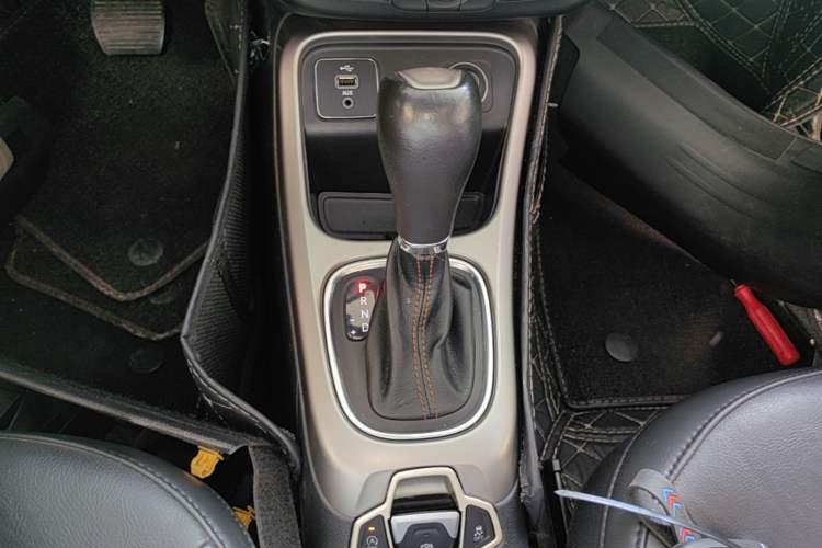 Used Jeep Compass 2017 200T Automatic Family Edition Gear Lever