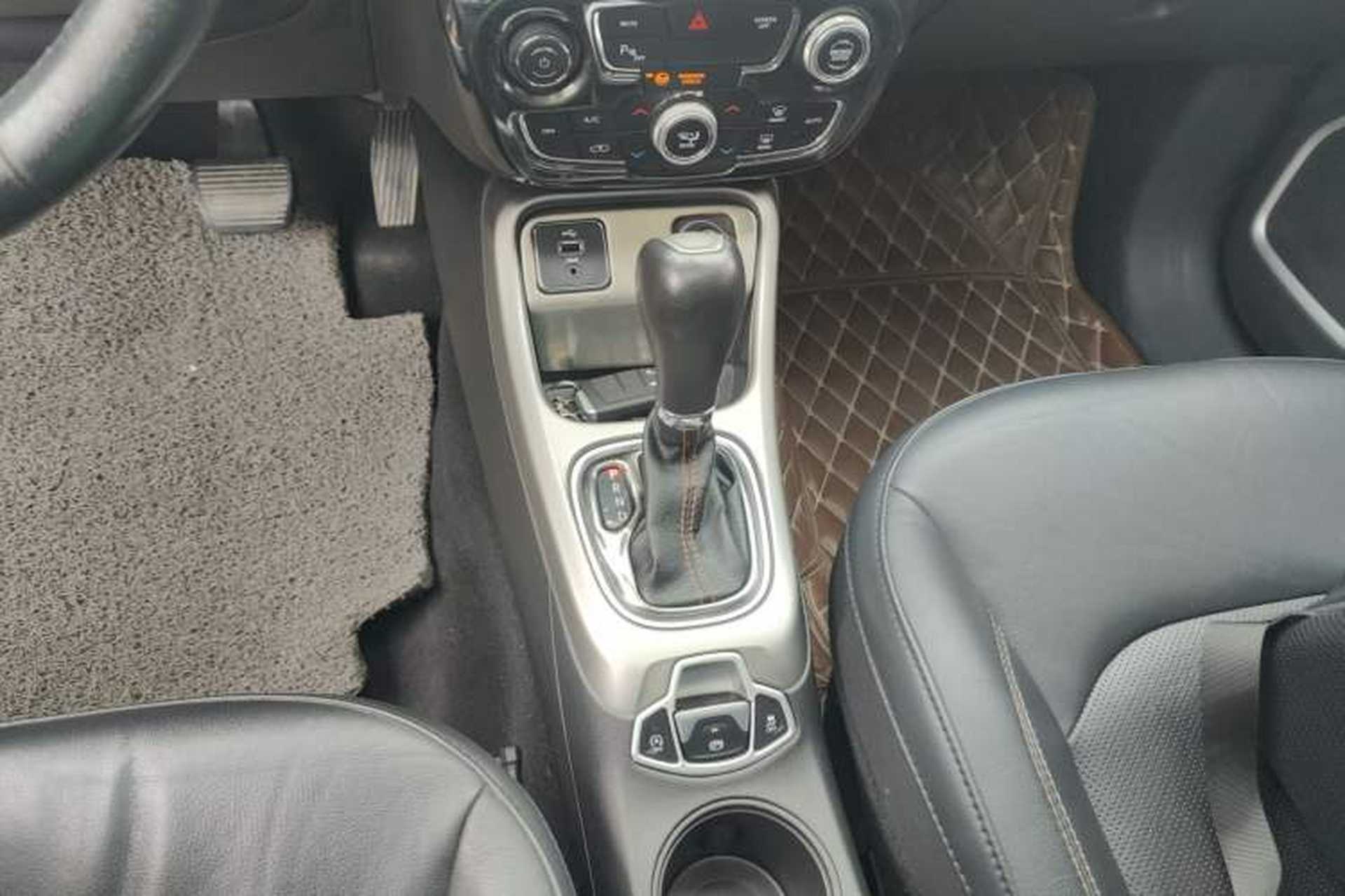 Used Jeep Compass 2017 200T Automatic Family Edition Gear Lever