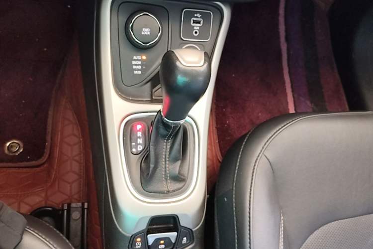 Used Jeep Compass 2017 200T Automatic Family Enjoyment Four-Wheel Drive Edition Gear Lever