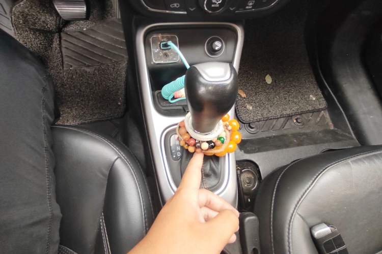Used Jeep Compass 2017 200T Automatic Family Edition Gear Lever