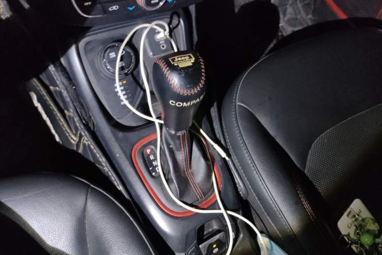 Used Jeep Compass 2017 200TS Automatic High-Performance All-Wheel Drive Edition Gear Lever