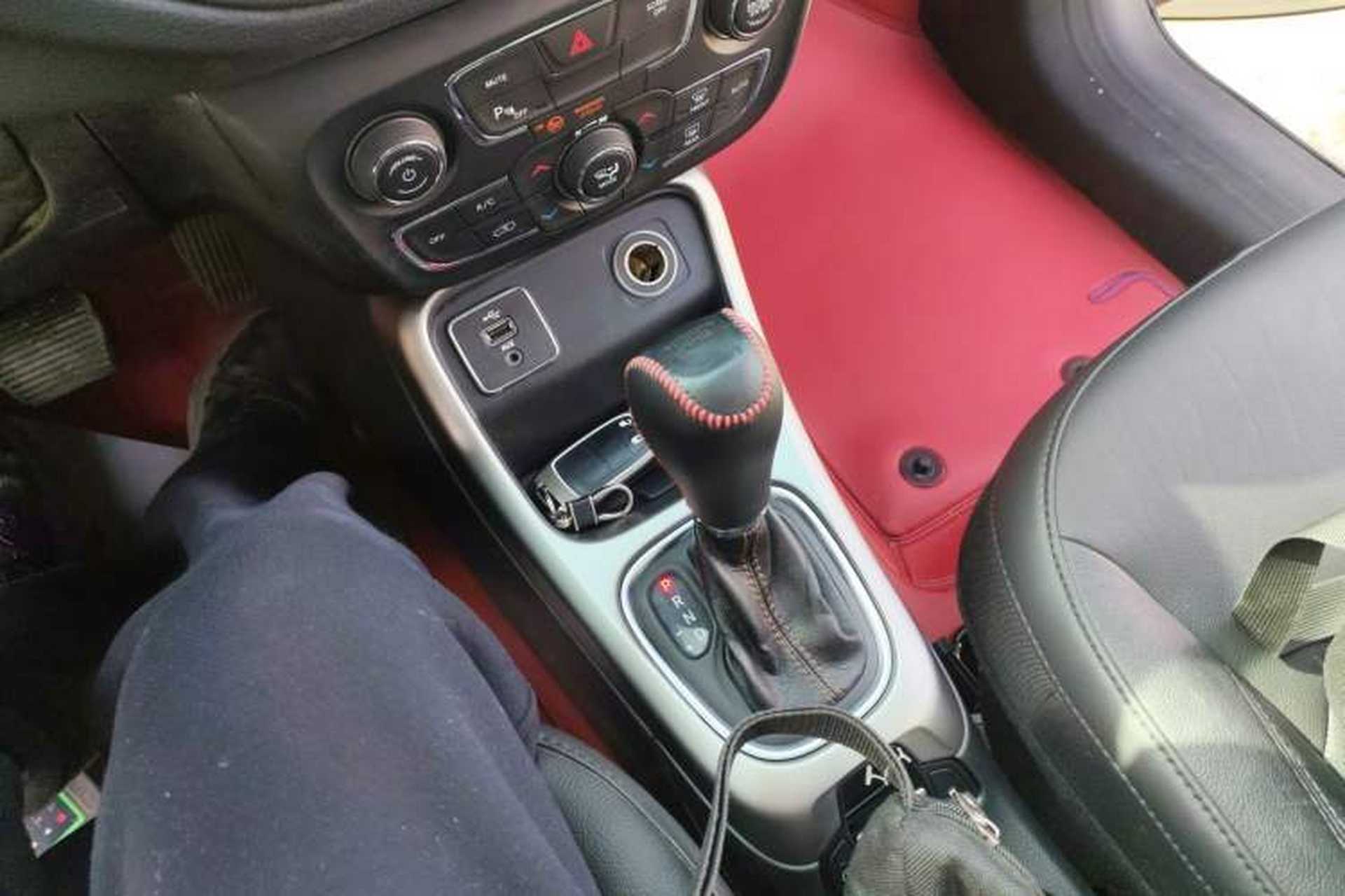 Used Jeep Compass 2017 200T Automatic Family Edition Gear Lever