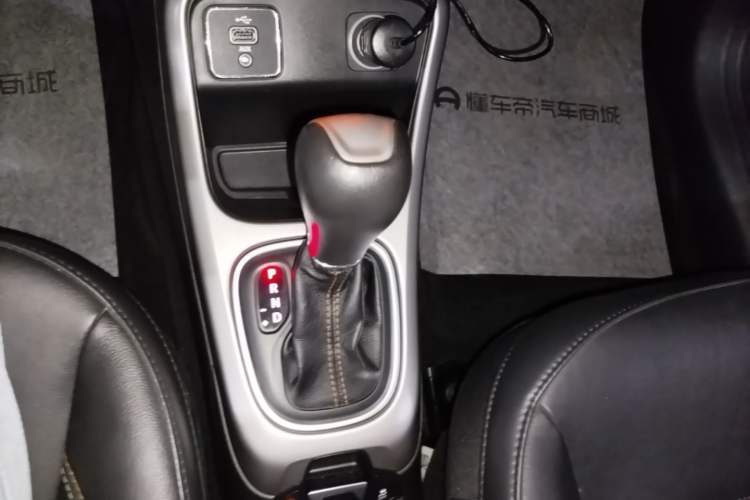 Used Jeep Compass 2017 200T Automatic Family Edition Gear Lever