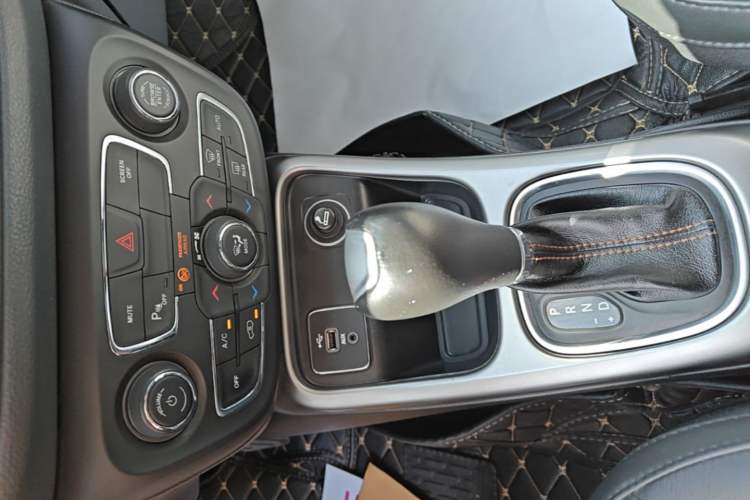 Used Jeep Compass 2017 200T Automatic Family Edition Gear Lever