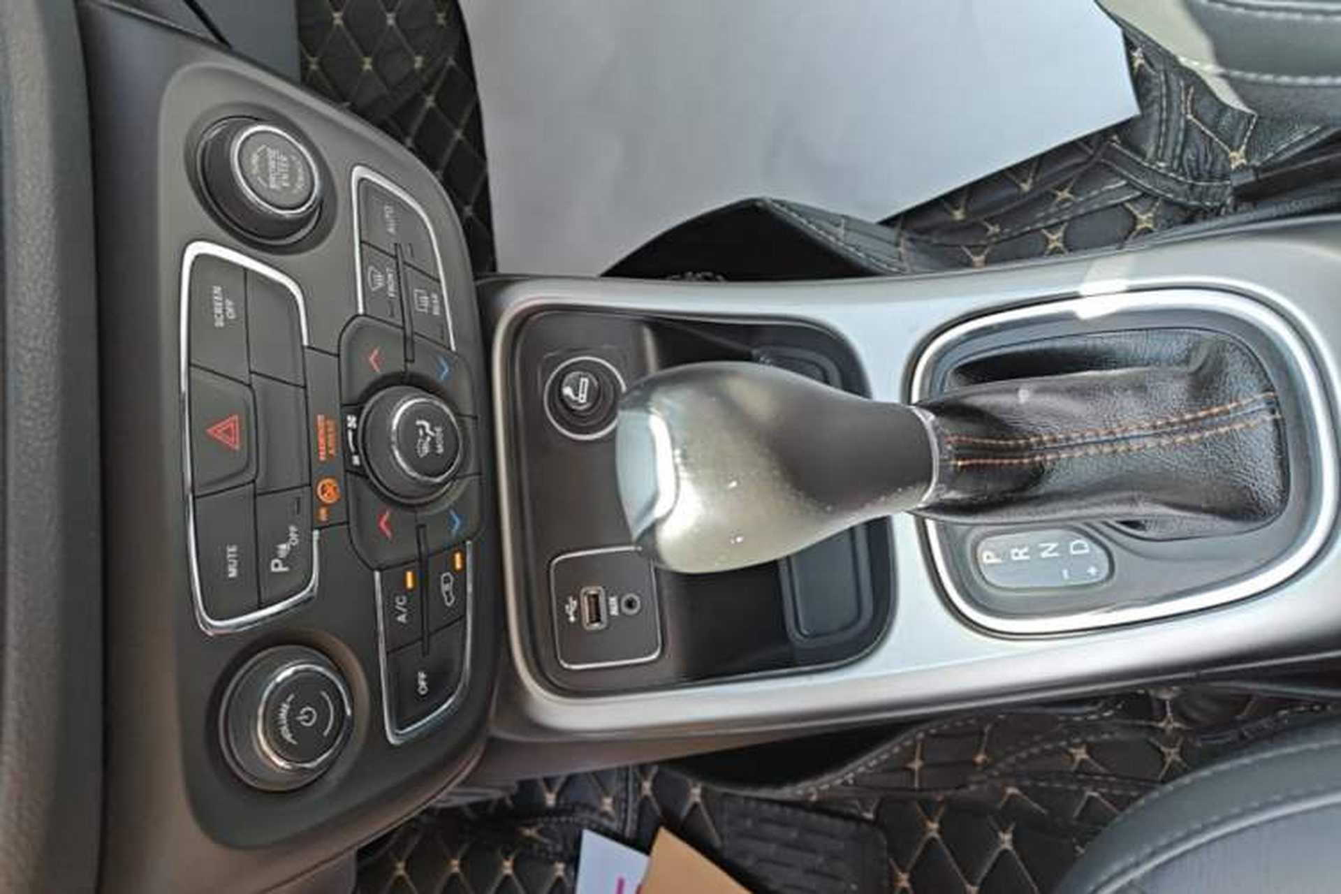 Used Jeep Compass 2017 200T Automatic Family Edition Gear Lever