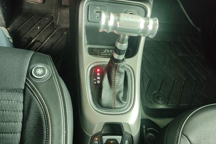 Used Jeep Compass 2017 200T Automatic Family Edition Gear Lever