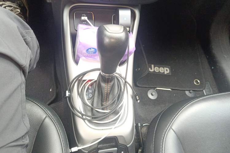 Used Jeep Compass 2017 200T Automatic Family Edition Gear Lever