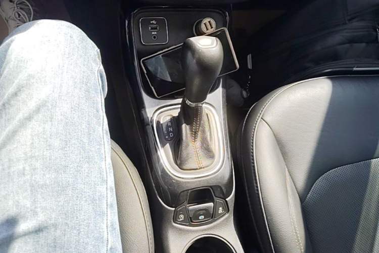 Used Jeep Compass 2017 200T Automatic Prestige Edition Gear Lever