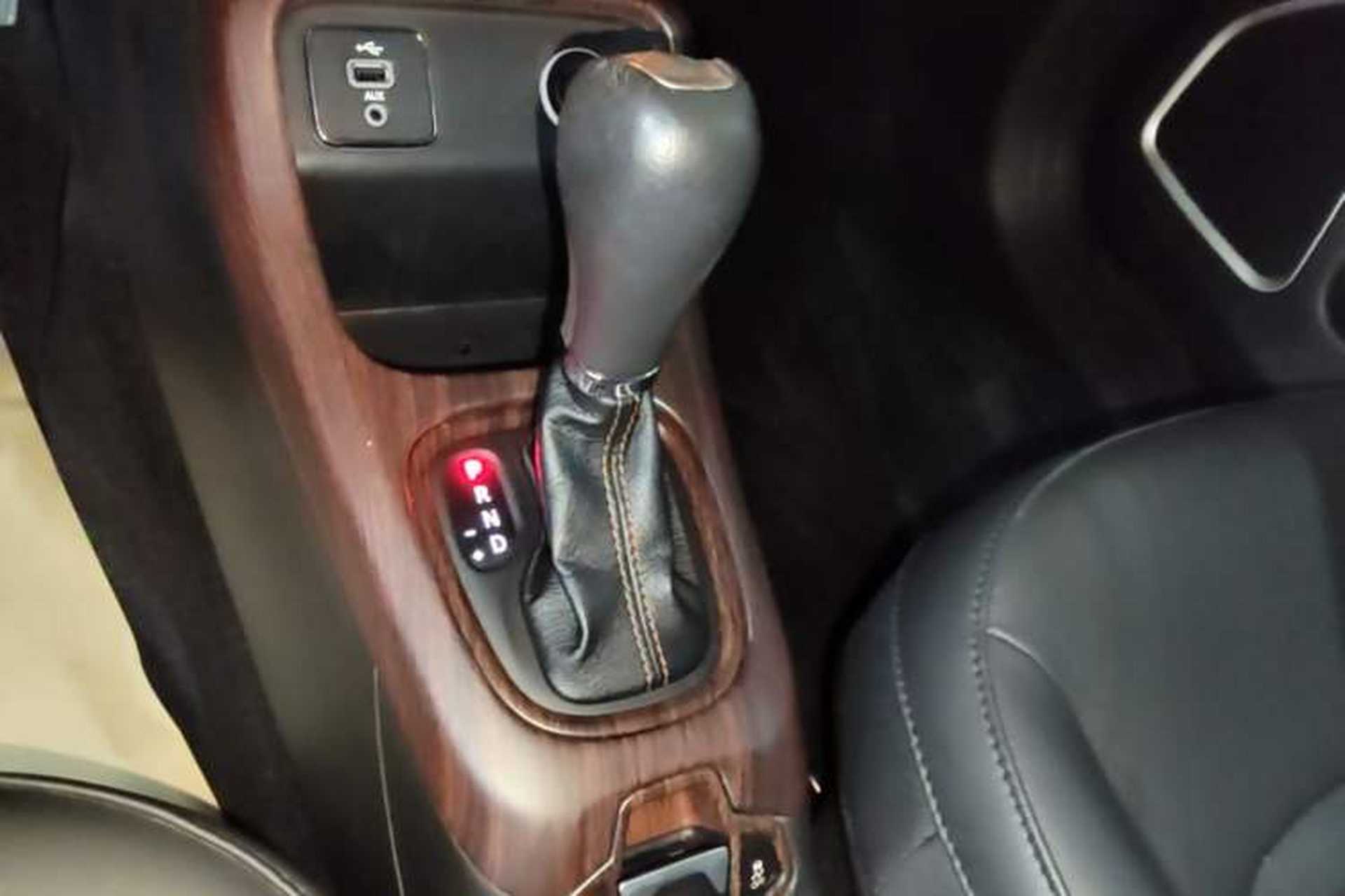 Used Jeep Compass 2017 200T Automatic Family Edition Gear Lever