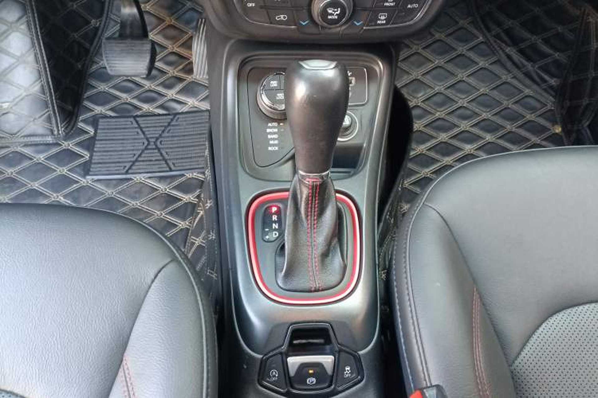 Used Jeep Compass 2017 200TS Automatic High-Performance All-Wheel Drive Edition Gear Lever