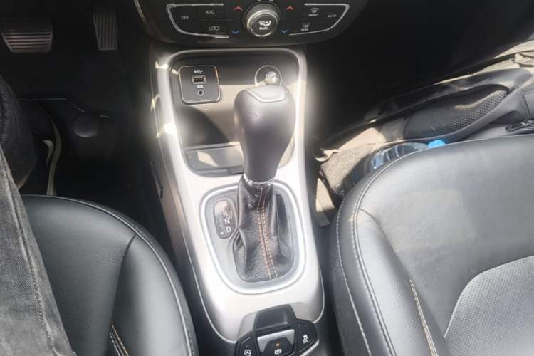 Used Jeep Compass 2017 200T Automatic Family Edition Gear Lever