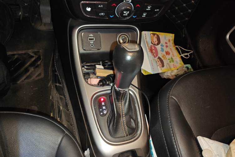Used Jeep Compass 2017 200T Automatic Family Edition Gear Lever