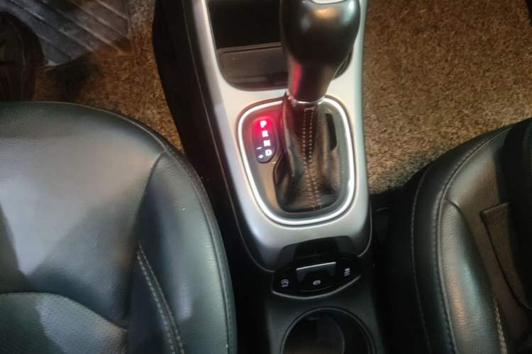 Used Jeep Compass 2017 200T Automatic Family Edition Gear Lever