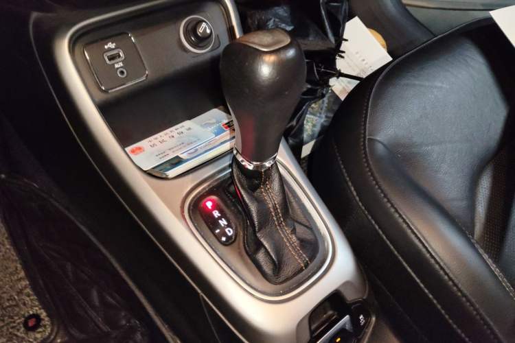 Used Jeep Compass 2017 200T Automatic Family Edition Gear Lever