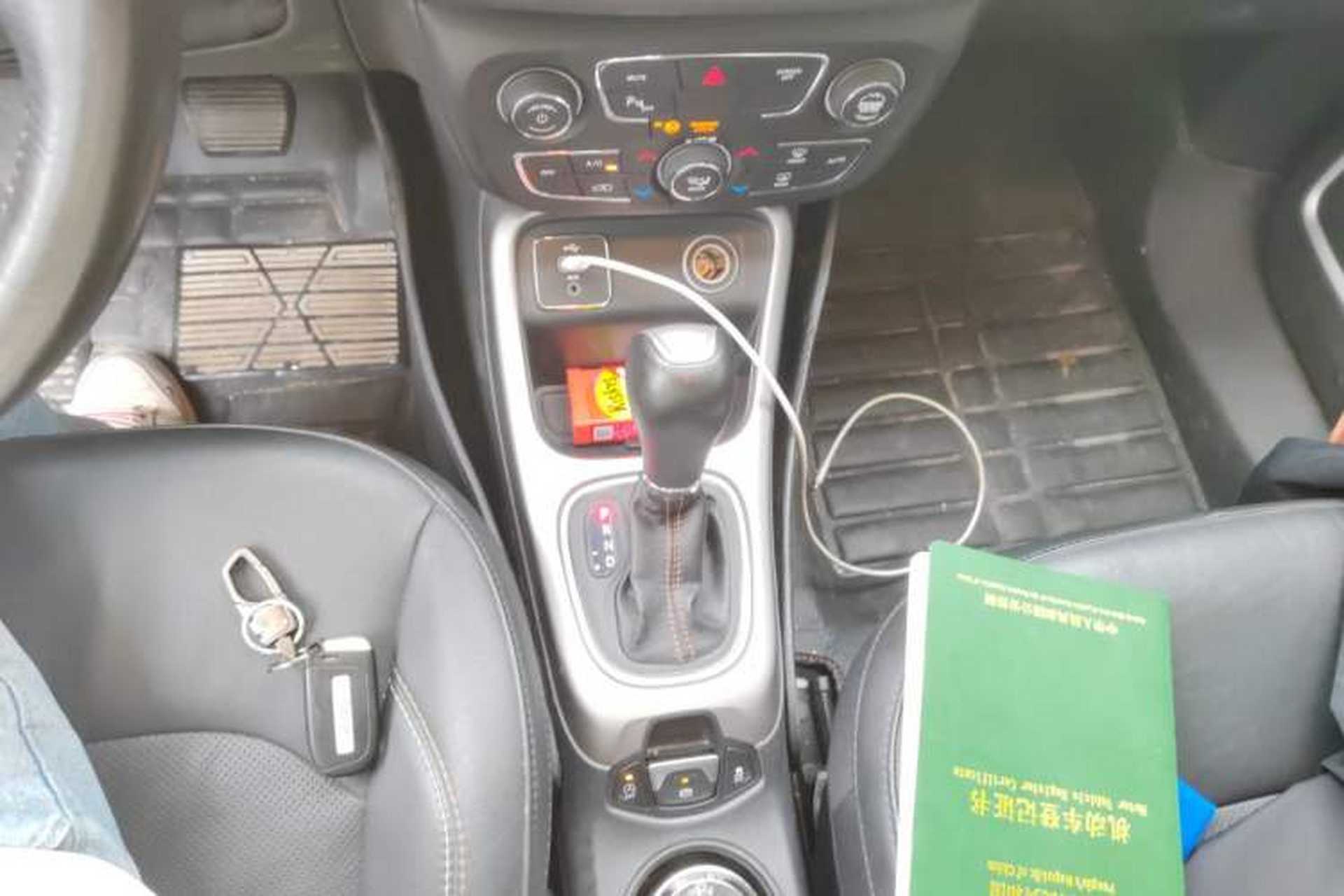 Used Jeep Compass 2017 200T Automatic Family Edition Gear Lever