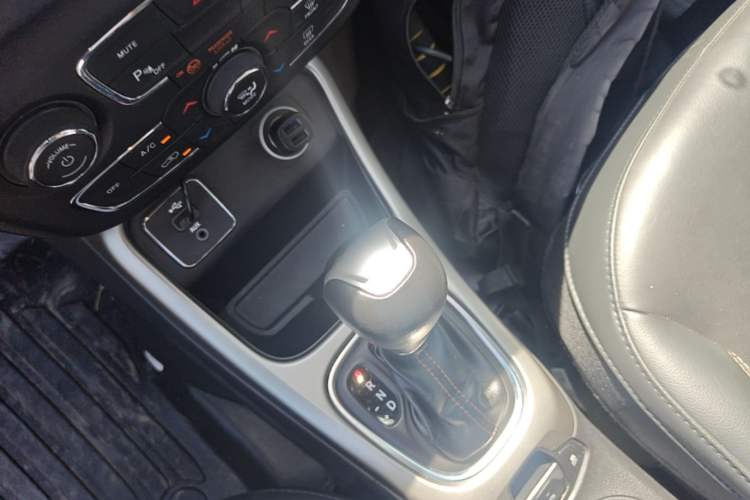 Used Jeep Compass 2017 200T Automatic Family Edition Gear Lever