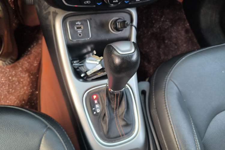 Used Jeep Compass 2017 200T Automatic Family Edition Gear Lever