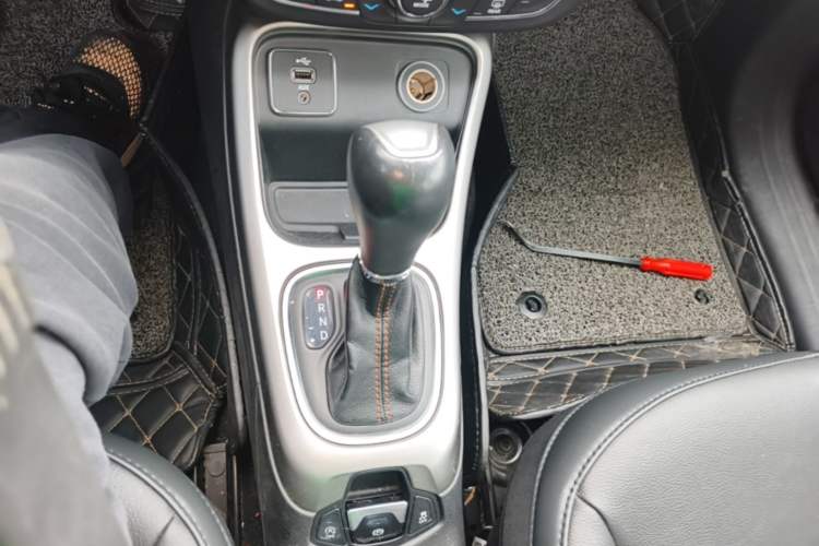 Used Jeep Compass 2017 200T Automatic Family Edition Gear Lever