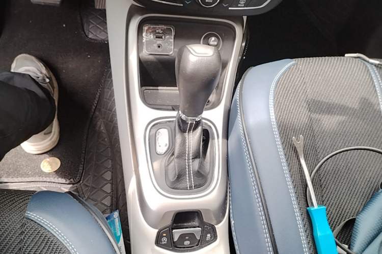 Used Jeep Compass 2017 200T Automatic Family Edition Gear Lever