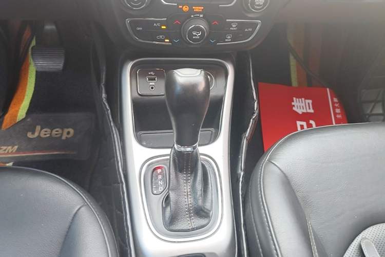Used Jeep Compass 2017 200T Automatic Family Edition Gear Lever