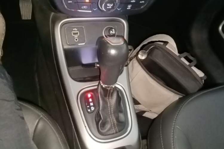 Used Jeep Compass 2017 200T Automatic Family Edition Gear Lever