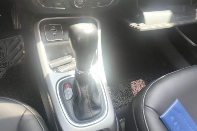 Used Jeep Compass 2017 200T Automatic Family Edition Gear Lever