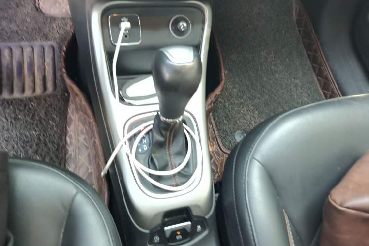 Used Jeep Compass 2017 200T Automatic Family Edition Gear Lever