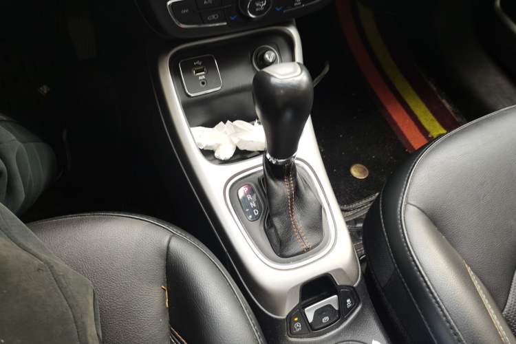 Used Jeep Compass 2017 200T Automatic Family Edition Gear Lever