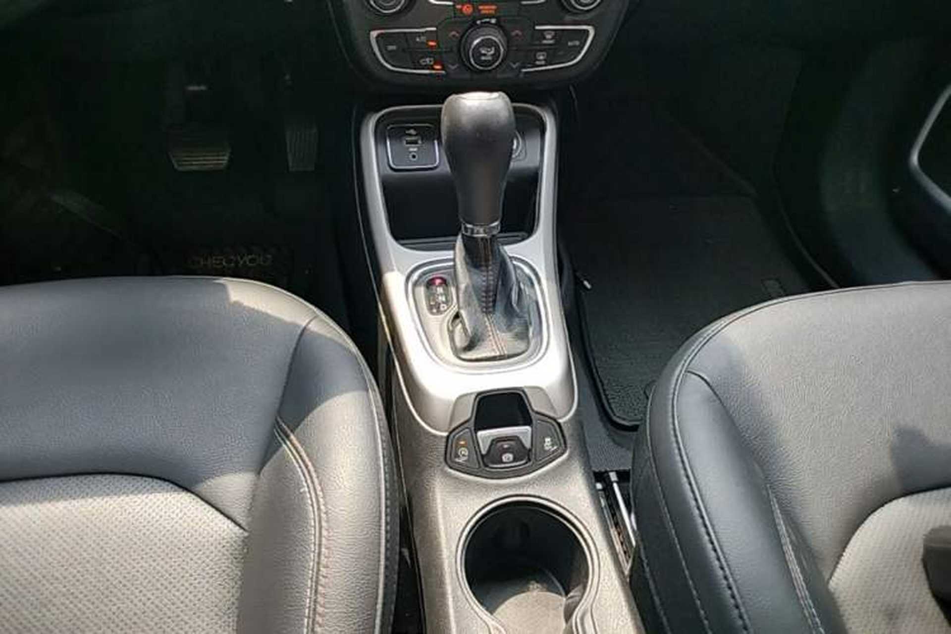 Used Jeep Compass 2017 200T Automatic Family Edition Gear Lever