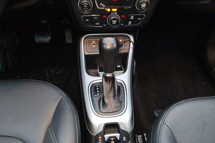 Used Jeep Compass 2017 200T Automatic Family Edition Gear Lever
